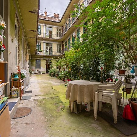 ブダペストCosy Flat With Balconyアパートメント エクステリア 写真